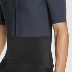 Assos MILLE GTS Jersey C2 17 Assos MILLE GTS Jersey C2 -Cykelsko Butik Assos MILLE GTS Jersey C2 Jerseys Gunpowder Grey SS23 11 20 347 1H XS 6