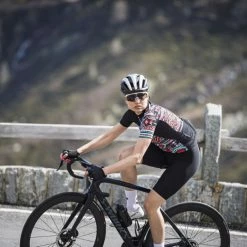 Assos UMA Bicycles Change Lives Jersey -Cykelsko Butik Assos UMA Bicycles Change Lives Jersey Jerseys Bicycles Change Live SS22 12 20 330 99 XS 9