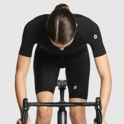 Assos Women's UMA GT Jersey C2 EVO -Cykelsko Butik Assos Women s UMA GT Jersey C2 EVO Jerseys Black Series SS23 12 20 348 18 XS 0