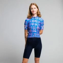 Black Sheep Cycling MR22 Women's Essentials TEAM SS Jersey -Cykelsko Butik Black Sheep Cycling MR22 Women s Essentials TEAM SS Jersey Jerseys Blue AW22 BS212224 2 BLU XS 3