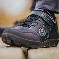 O'Neal Traverse Flat MTB Shoe -Cykelsko Butik O Neal Traverse Flat MTB Shoe Cycling Shoes Black 2023 ONSO20339 1