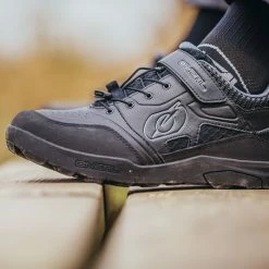 O'Neal Traverse Flat MTB Shoe -Cykelsko Butik O Neal Traverse Flat MTB Shoe Cycling Shoes Black 2023 ONSO20339 3